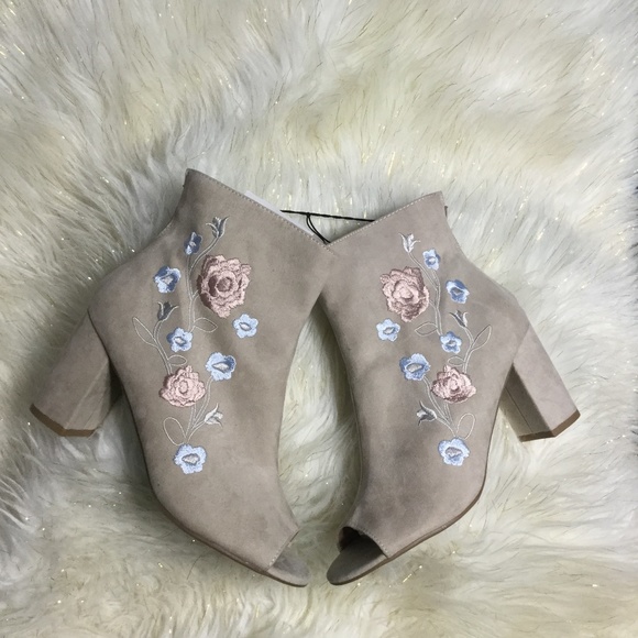 New NEW YORK & COMPANY Peep Toe Boots Size 9 - Picture 2 of 8